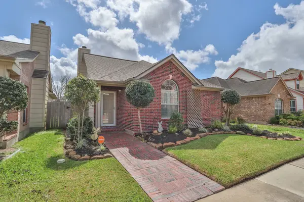 511 Brad Court, Webster, TX 77598