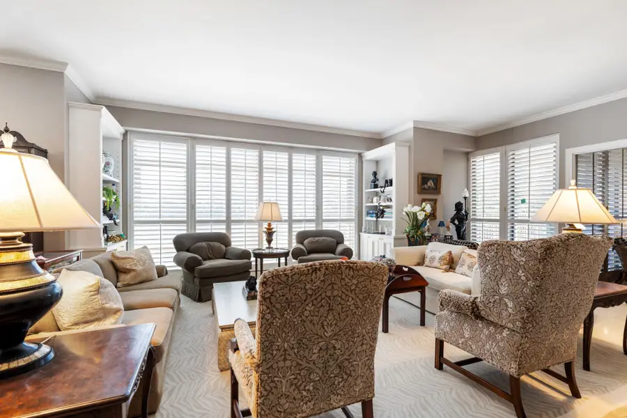 1100 Uptown Park Boulevard #23, Houston, TX 77056 - Image #2