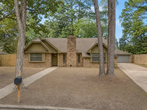 208 Cliffbrook Lane, Cleveland, TX 77327