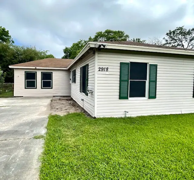 2918 3rd Avenue N, Texas City, TX 77590 - Image #1