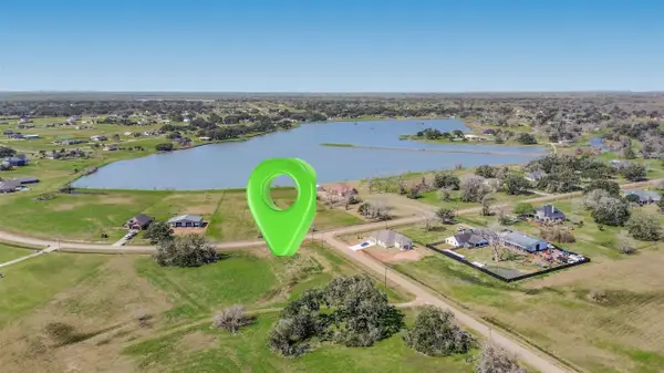 801 Wagon Wheel Trail, Angleton, TX 77515