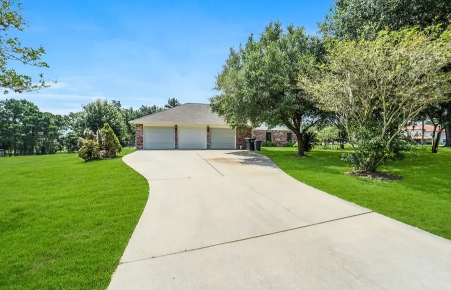 3011 Willow Oak Lane, Sealy, TX 77474 - #3
