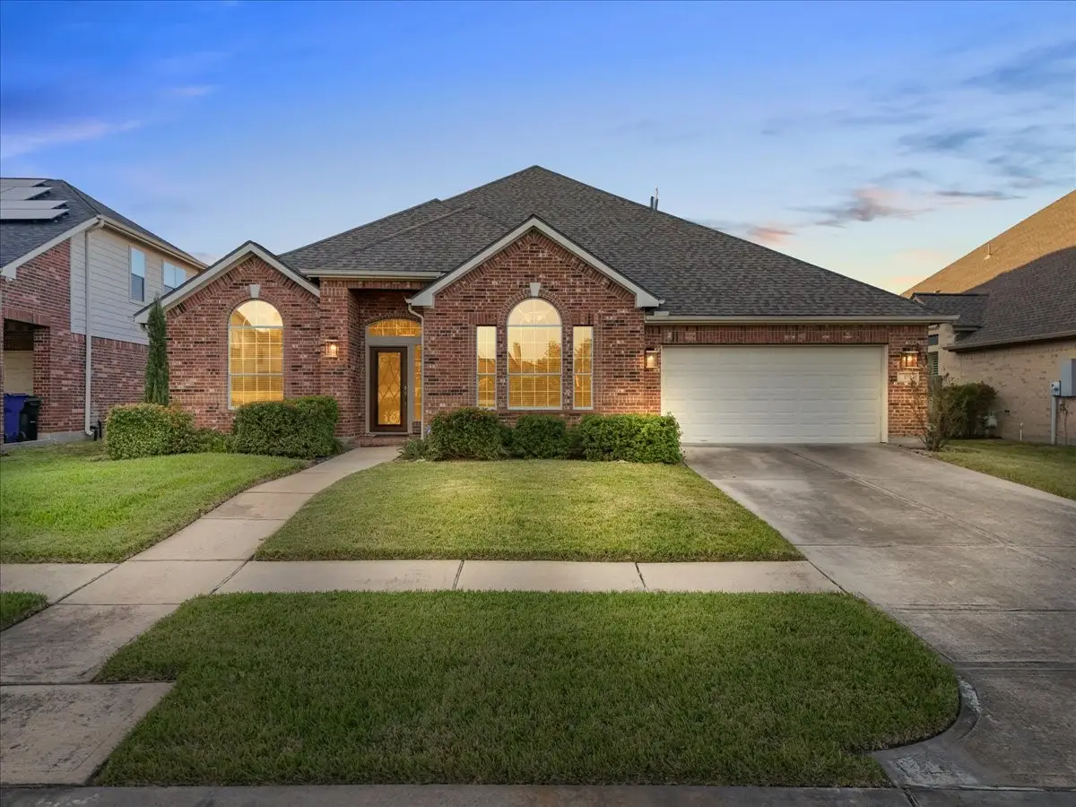 109 Hawke Bay Lane, Friendswood, TX 77546 - Image #1
