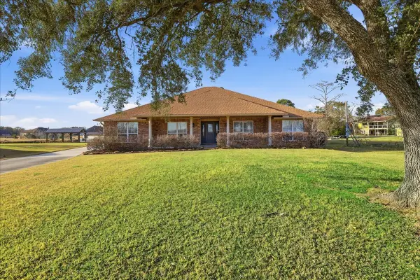 510 Country Lane, Bridge City, TX 77611