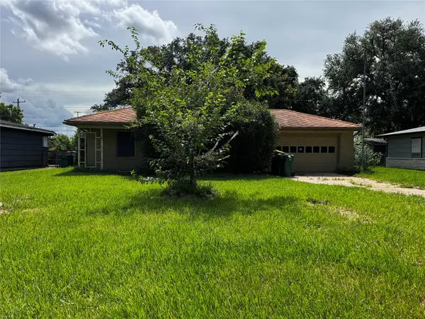 1402 Melody Drive, La Marque, TX 77568