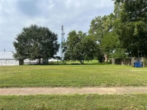109 W Main Street, Eagle Lake, TX 77434