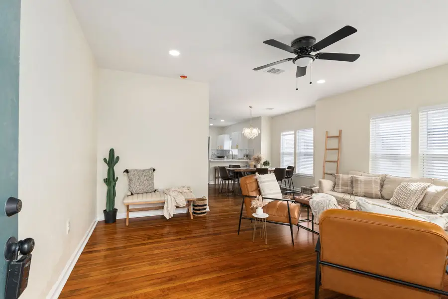 102 E Valverde Street, Brenham, TX 77833 - Image #3