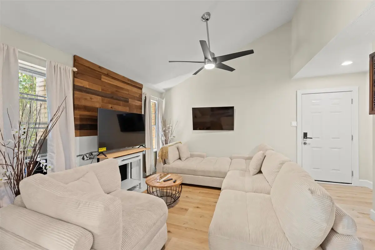 2021 Spenwick Drive #622, Houston, TX 77055 - Image #1