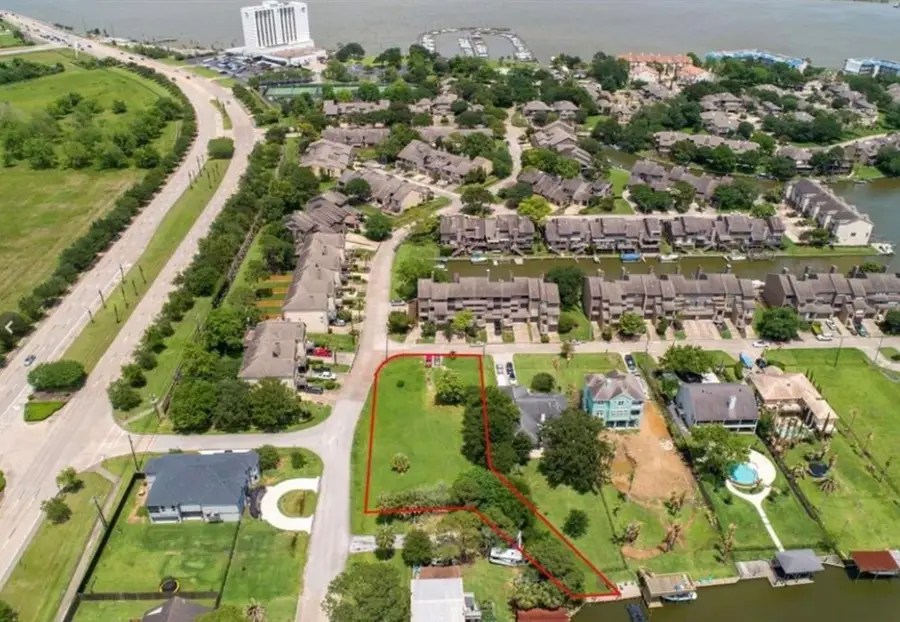 110 Sandy Cove, Nassau Bay, TX 77058 - Image #3