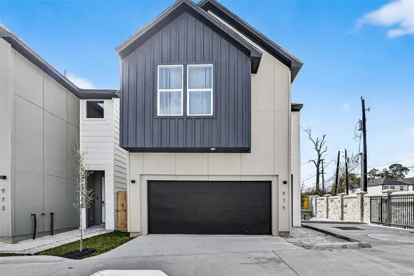 975 Highland Light Lane, Houston, TX 77091