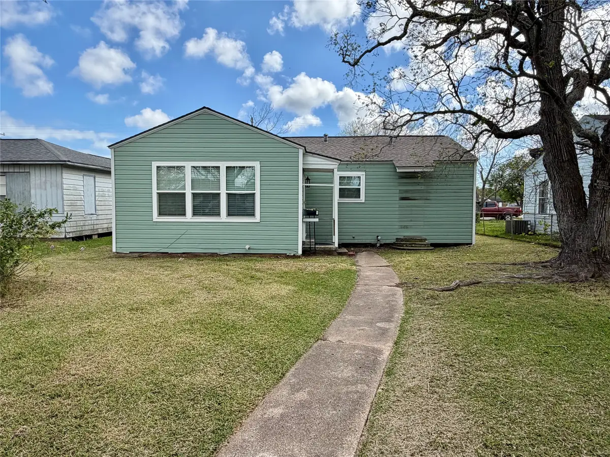 1427 W 7th Street, Freeport, TX 77541 - #1