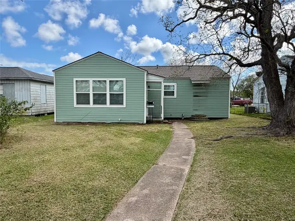 1427 W 7th Street, Freeport, TX 77541