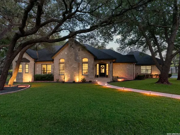 8638 Classic Oaks Ln, San Antonio, TX 78255