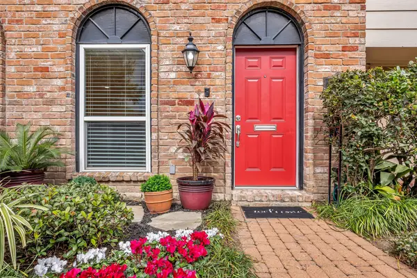 6469 Olympia Drive, Houston, TX 77057
