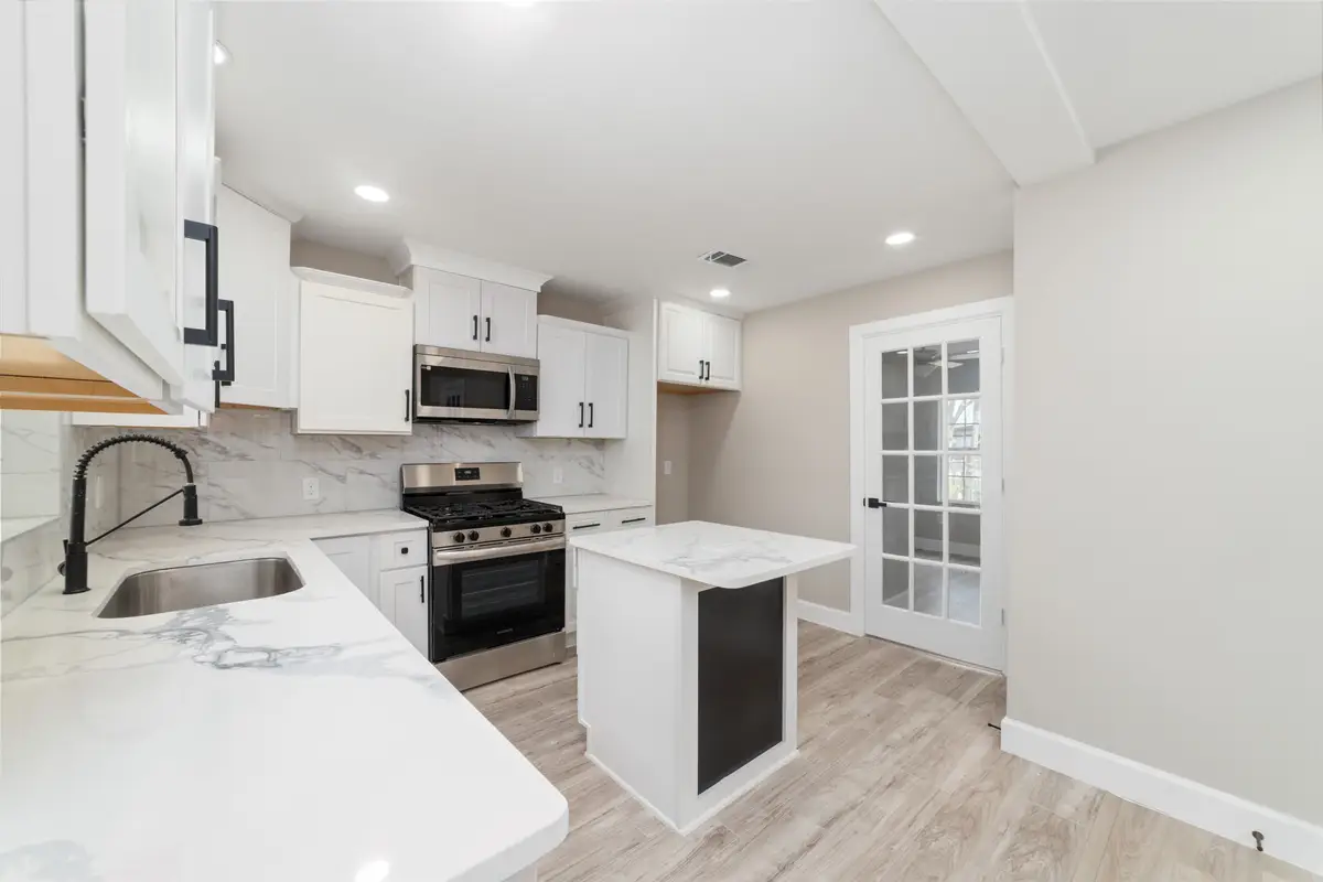 1416 E Avenue B, Bay City, TX 77414 - #1