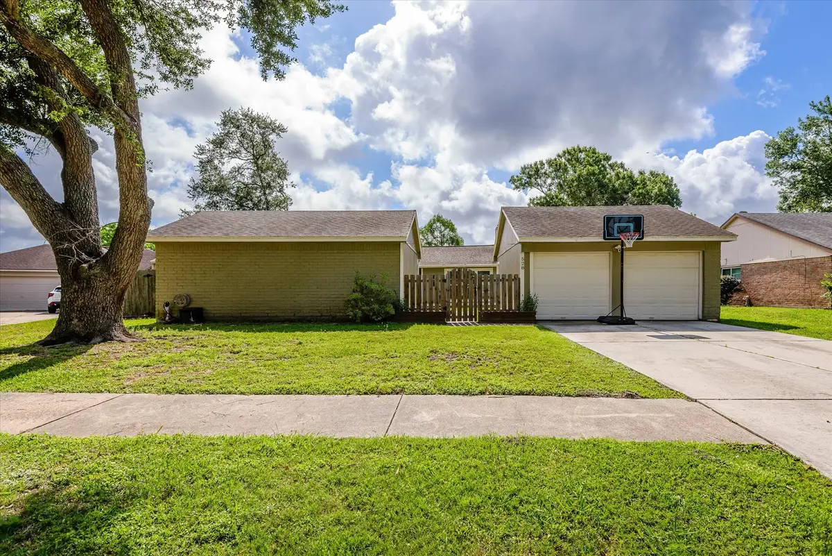 528 Belmont Drive, Friendswood, TX 77546 - #1
