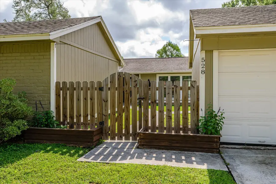 528 Belmont Drive, Friendswood, TX 77546 - #3