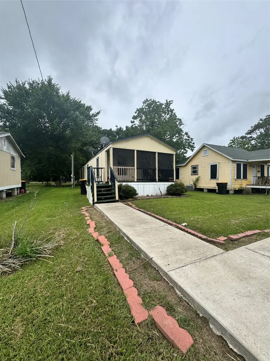 1212 Work Street, Anahuac, TX 77514 - #3