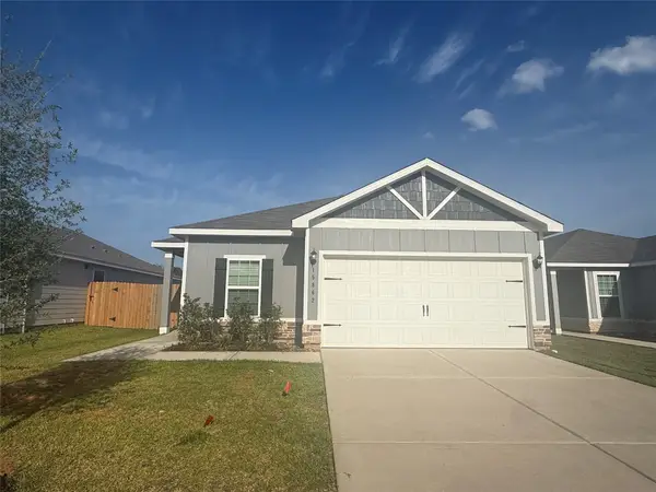 15862 Berry Hill Drive, Conroe, TX 77303