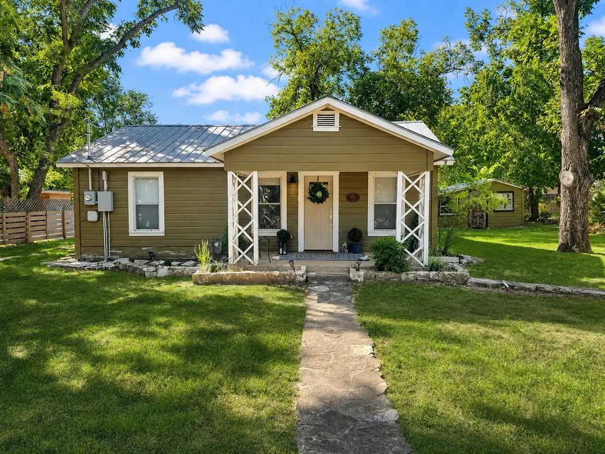 508 N Edison Street, Fredericksburg, TX 78624 - #1
