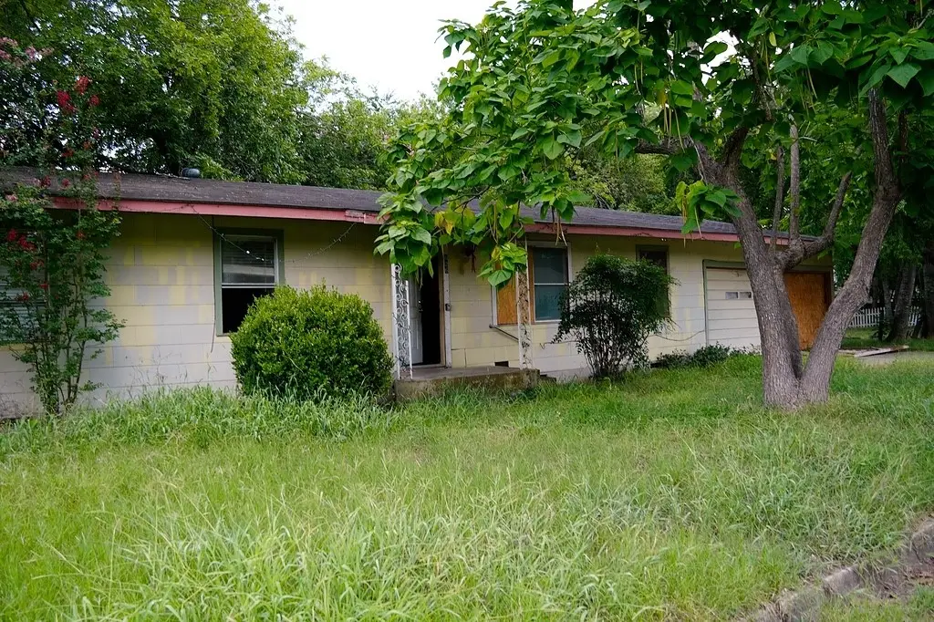 626 E Wallace Street, Gonzales, TX 78629 - Image #1