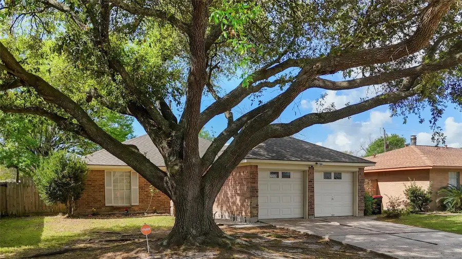 2205 Buchanan Drive, Baytown, TX 77520 - #2