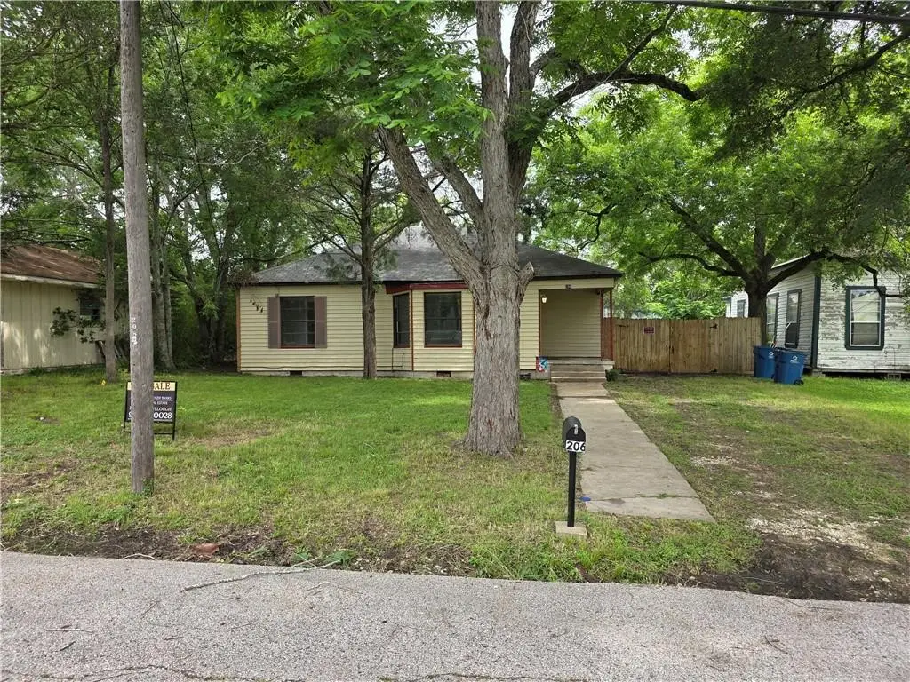206 Gibbs Street, Navasota, TX 77868 - #1