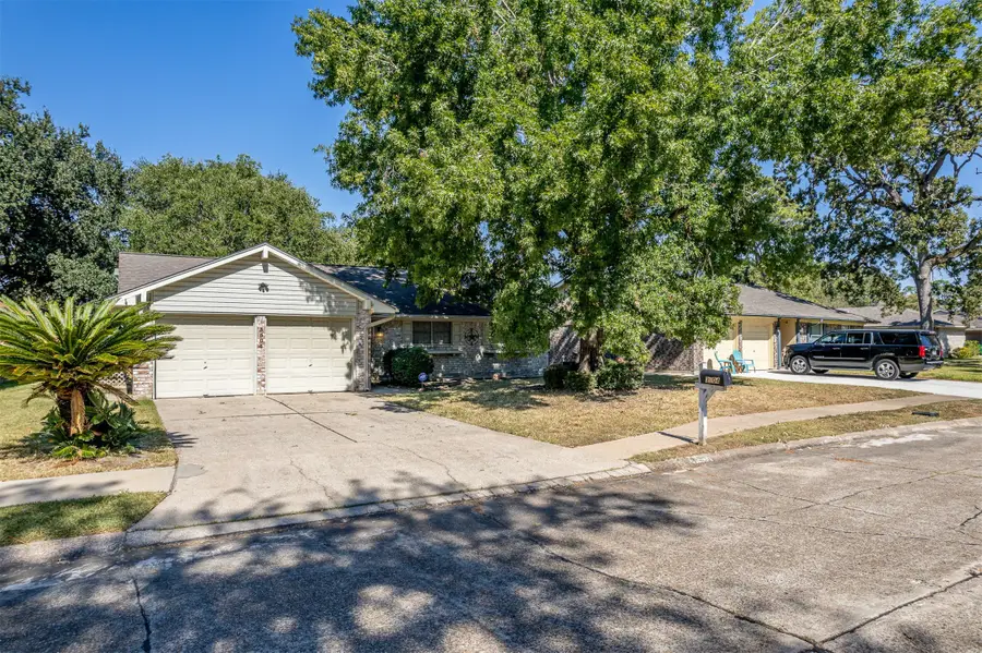 3504 Kingsway Drive, Baytown, TX 77521 - #2