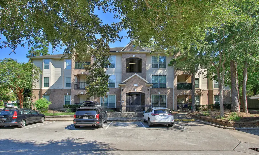6607 Lake Woodlands Drive #223, The Woodlands, TX 77382 - #2