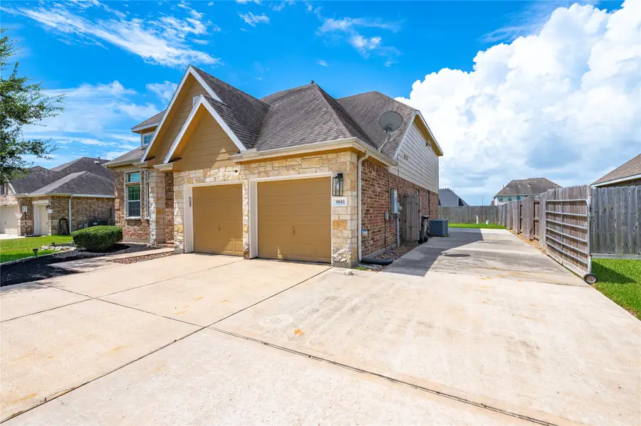 9611 Indian Trail, Monterey Belvieu, TX 77523 - #2