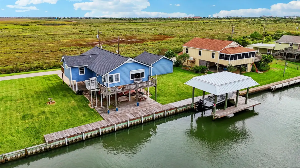 1221 Bay Street, Crystal Beach, TX 77650 - Image #1