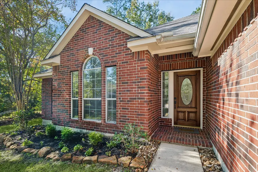 30 Jewelsford Drive, The Woodlands, TX 77382 - Image #2