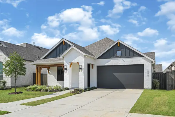 12331 Palmetto Dr, Mont Belvieu, TX 77523