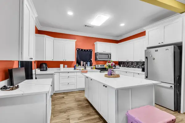 341 12th St, Port Arthur, TX 77640