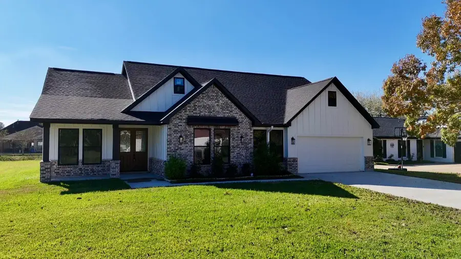 237 Crestview Drive, West Columbia, TX 77486 - Image #2