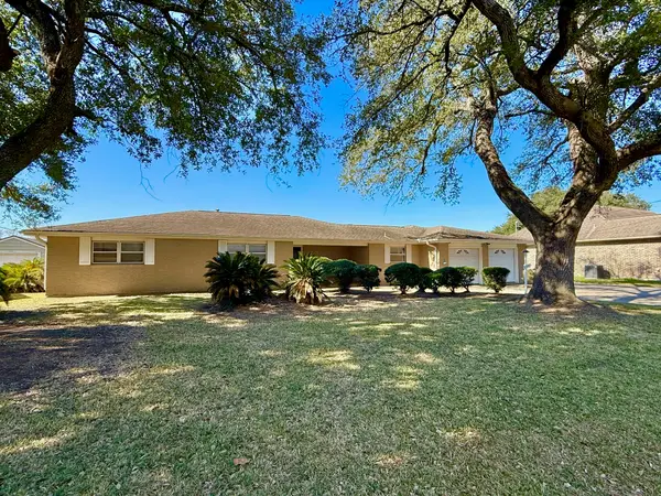 4825 Cleveland Avenue, Groves, TX 77619