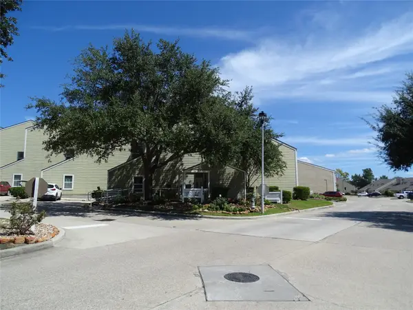 127 April Point Drive S, Conroe, TX 77356