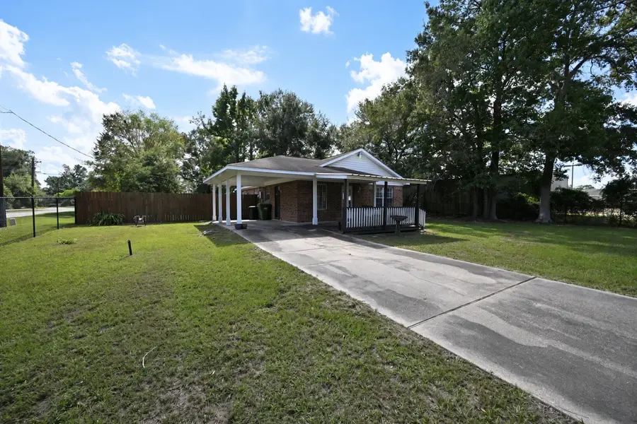 220 N William Barnett Avenue, Cleveland, TX 77327 - #2