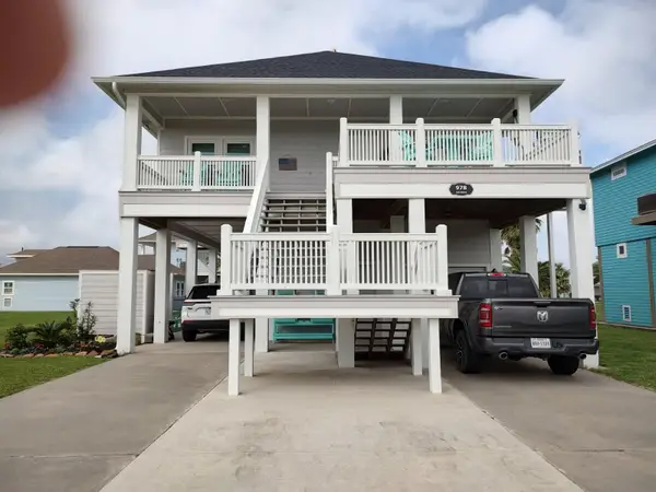 978 Sue Drive, Port Bolivar, TX 77650