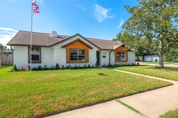 717 Yale Lane, Deer Park, TX 77536