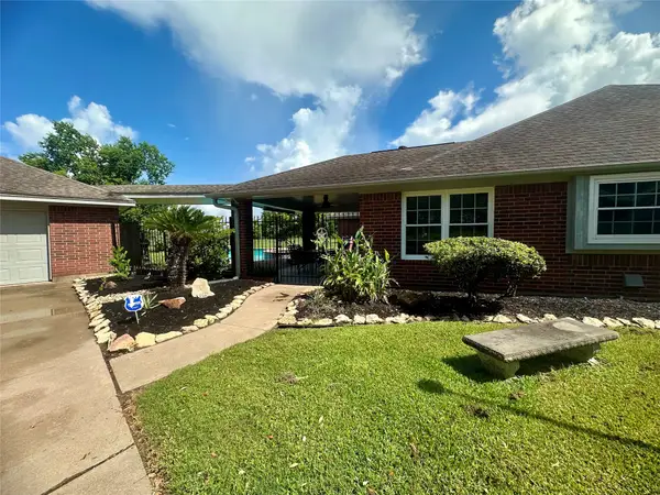 1614 Avenue Q, Santa Fe, TX 77510