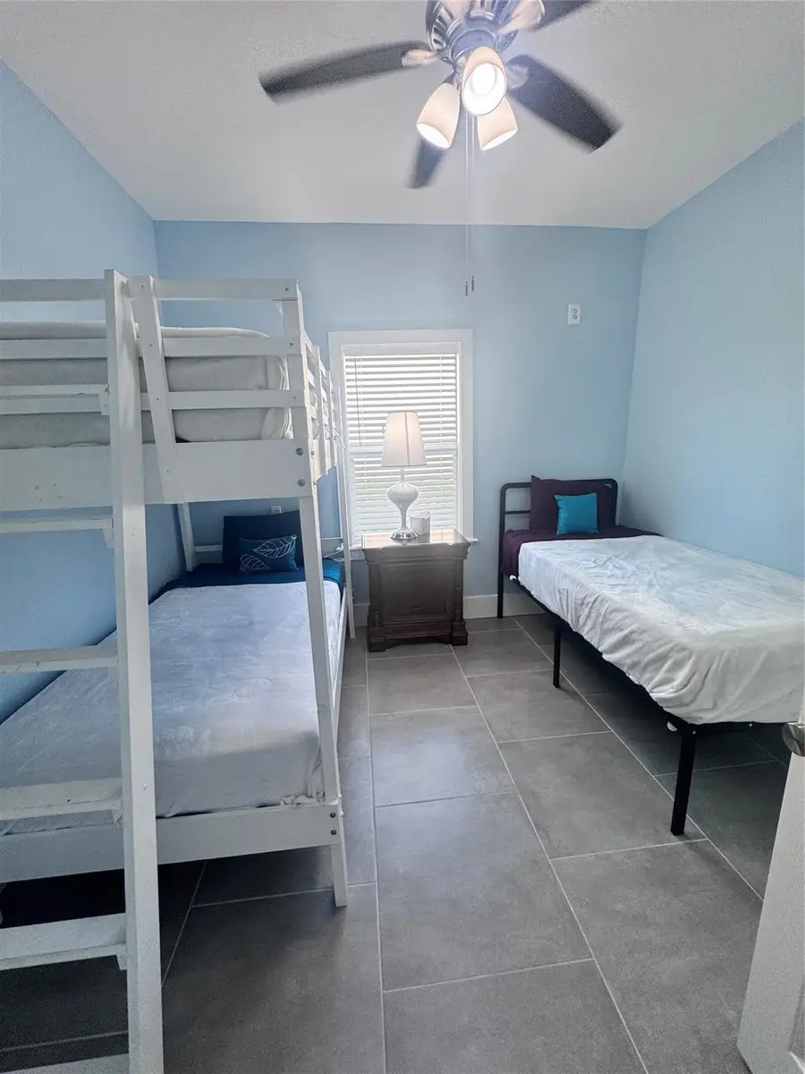 2811 Avenue Q 1/2, Galveston, TX 77550 - #2