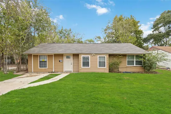 6043 Lyndhurst Drive, Houston, TX 77033