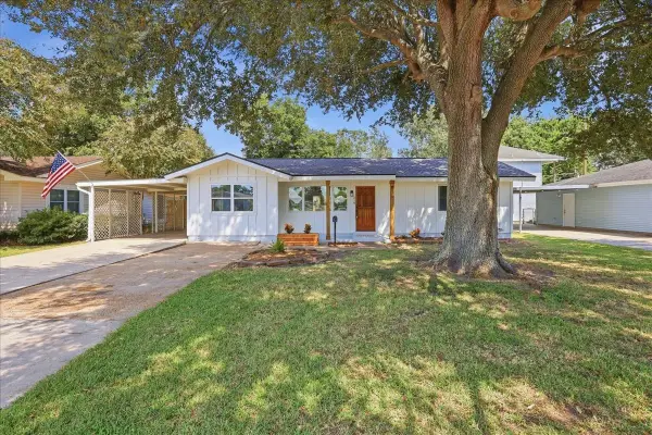 219 S 2nd Street, Nederland, TX 77627