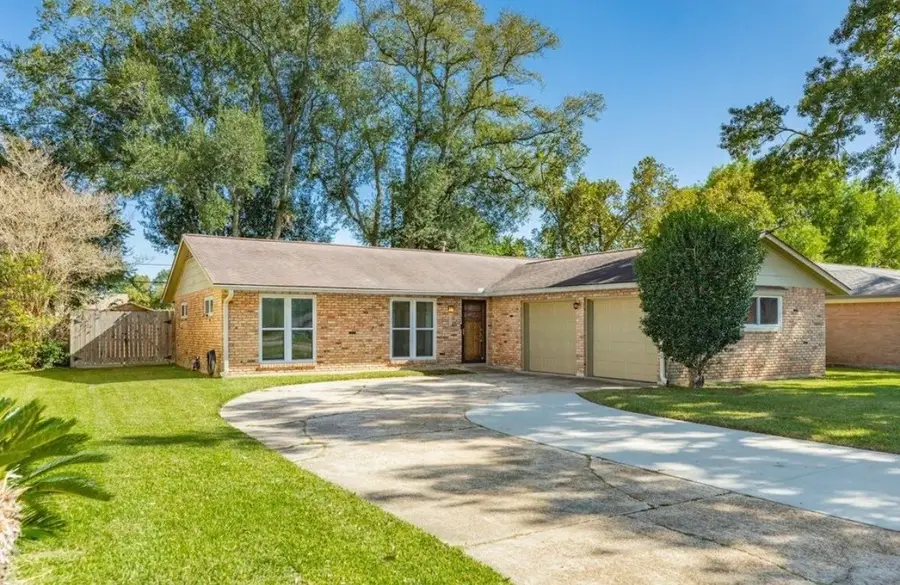 820 Perry Street, Angleton, TX 77515 - #2