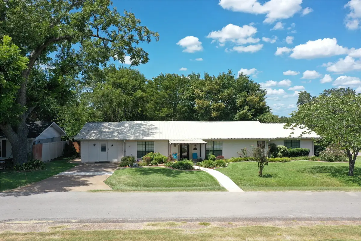 403 N Hall Street, Fairfield, TX 75840 - #1