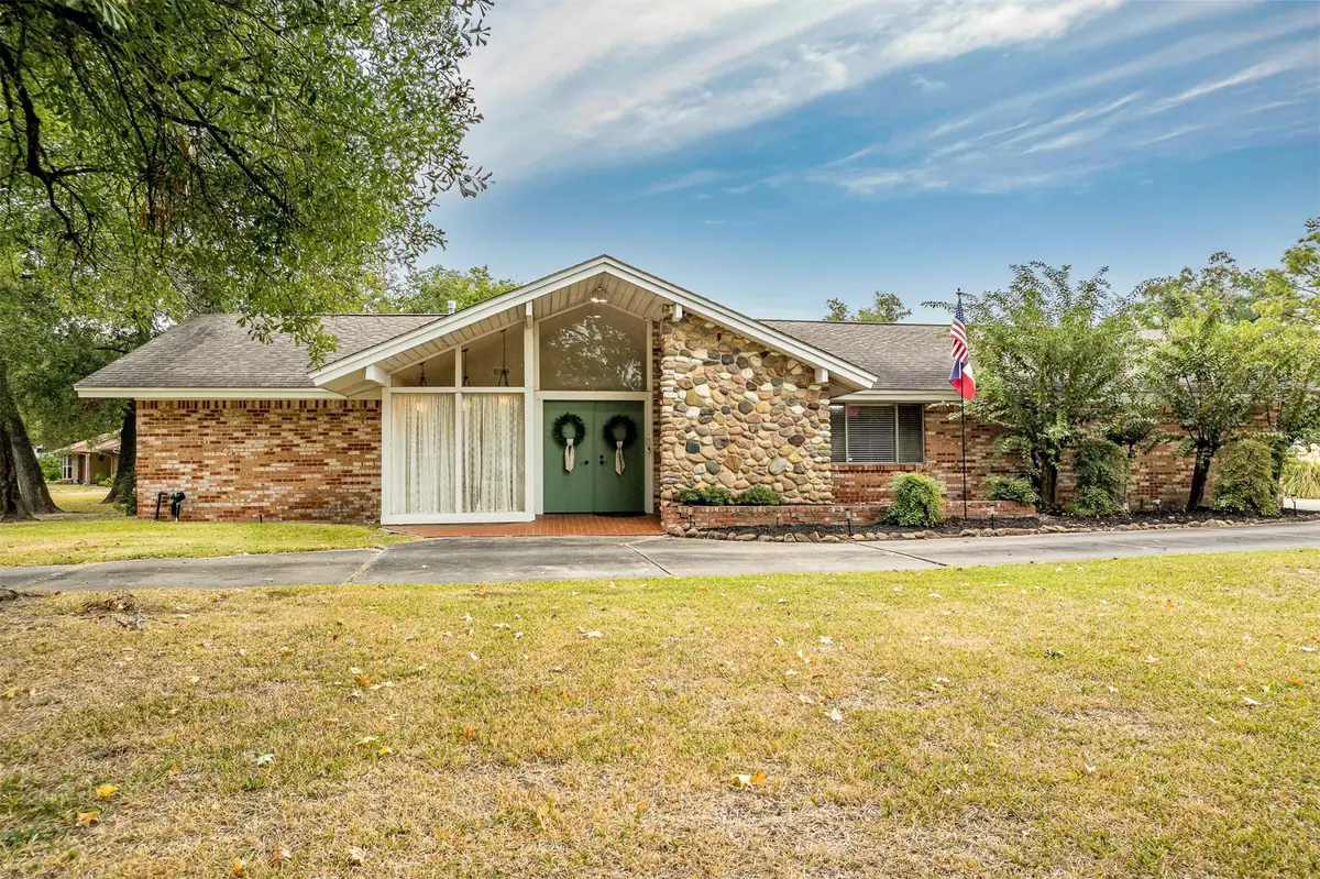 101 Crestway Drive, Baytown, TX 77520 - #1