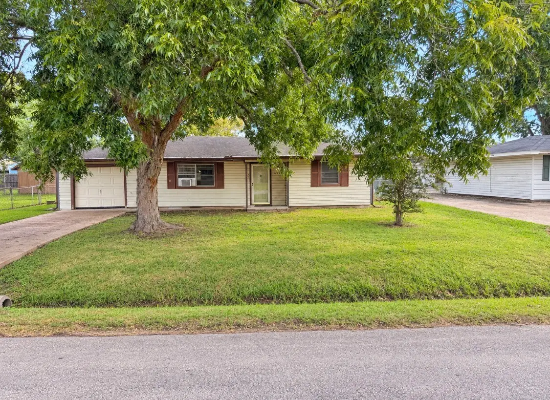 3104 Central Boulevard, Nederland, TX 77627 - #1