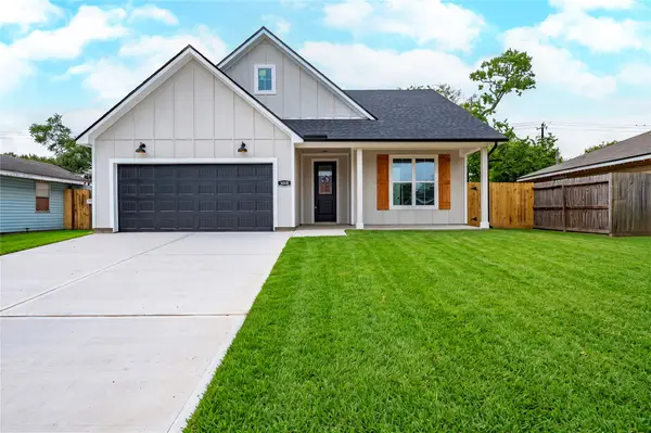 3018 Rust Avenue, Texas City, TX 77590