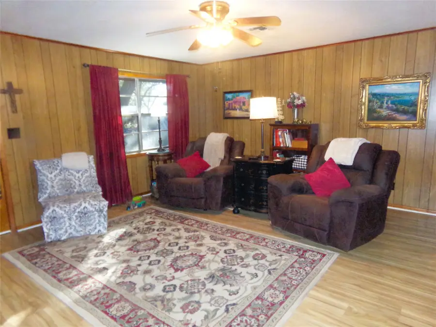 1017 County Road 285, Weimar, TX 78962 - Image #2